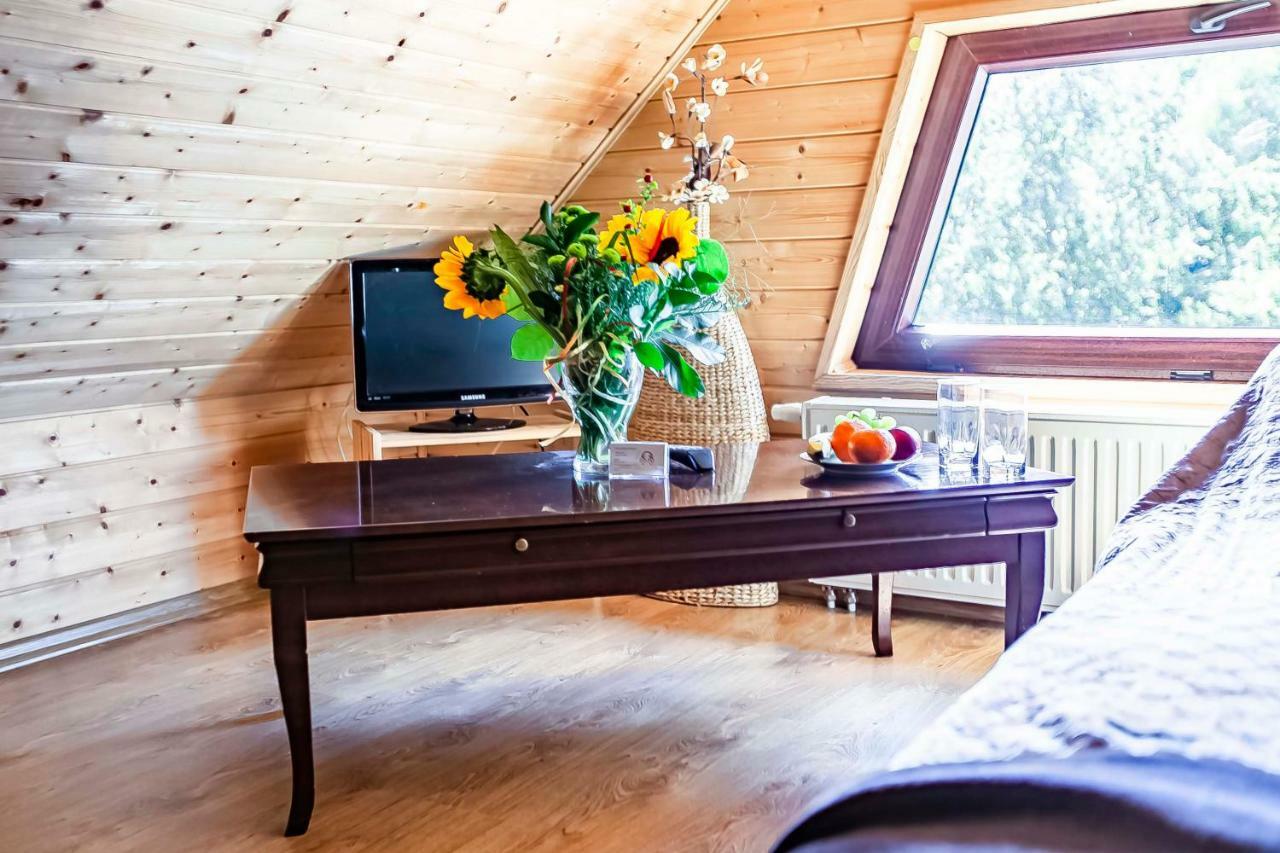 Lesniczowka Wiezyca I Domki Szymbark  Extérieur photo